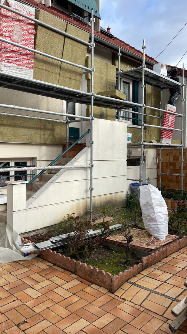 Panneaux isolants posés sur la façade